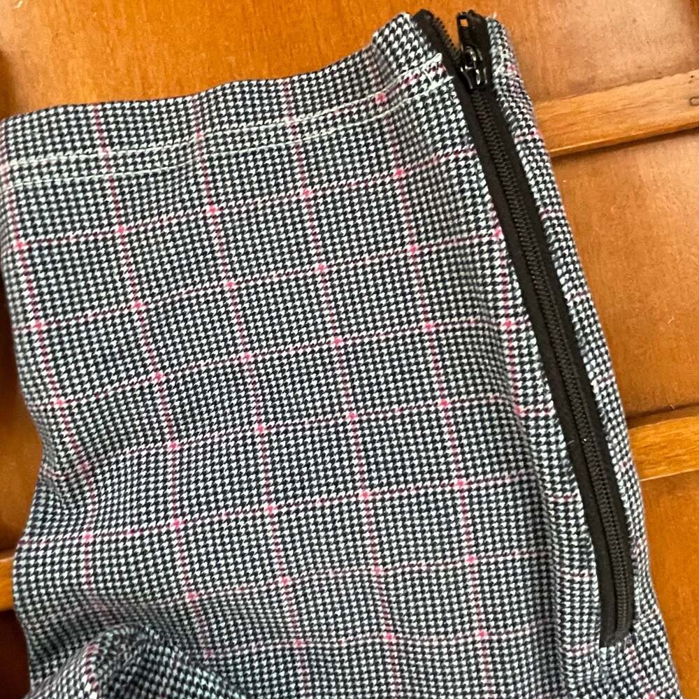 Betabrand grey and pink Houndstooth Glen Plaid ankle zip pants - Picture 4 of 6
